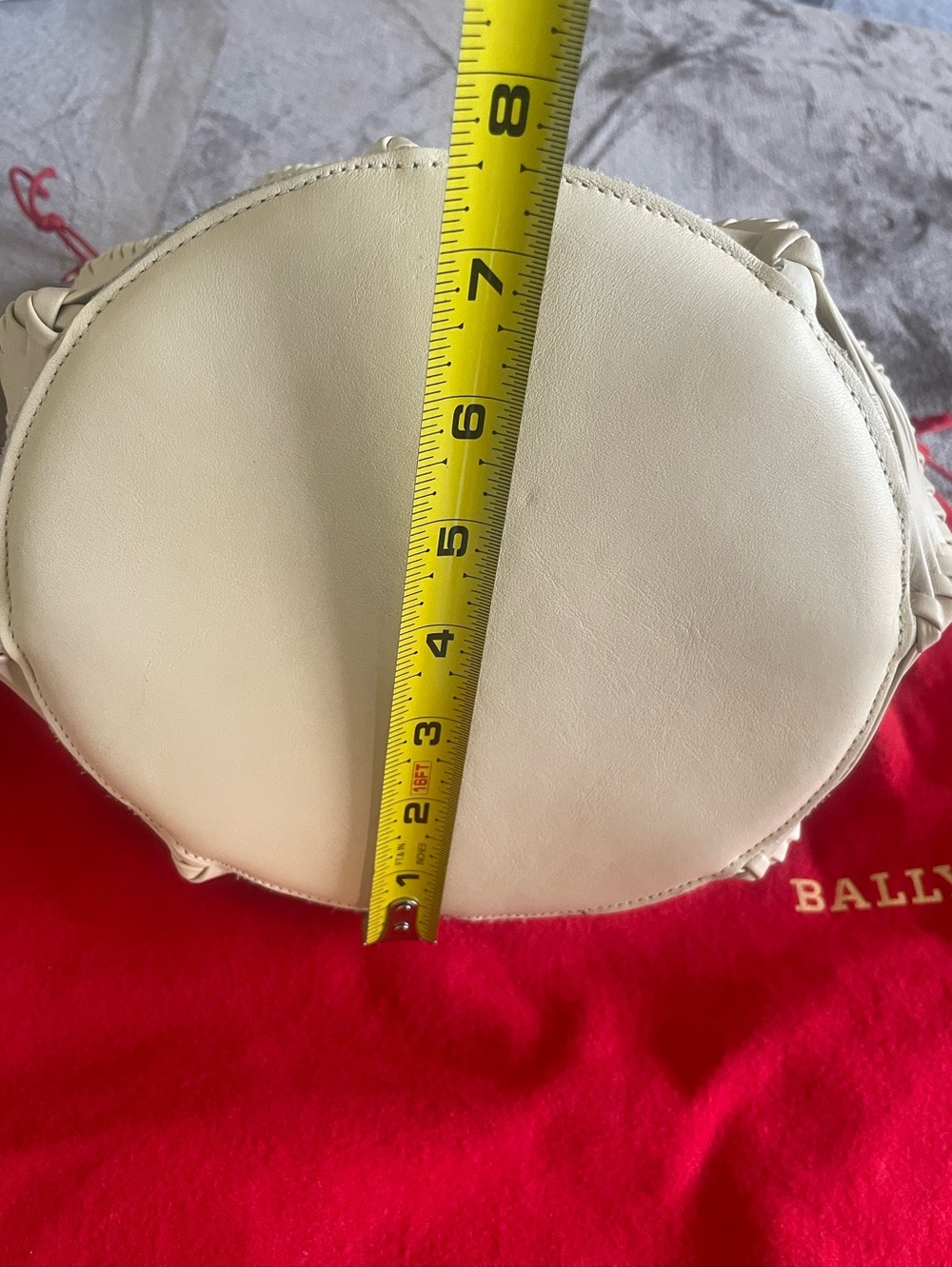Bally – Cream Leather Cage Bucket Bag Set – Canvas Pouch & Leather Case – Medium - Picture 8 of 17